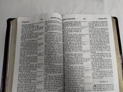 Holy Bible KJV Old & New Giant Print 1994 – Nelson Publishers Faux Leather-Bound