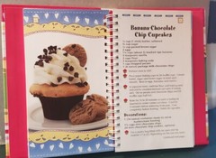 NEW “EASY CUPCAKE RECIPES” Hardback Spiral 2010 Cookbook Resources LLC 174 Pages